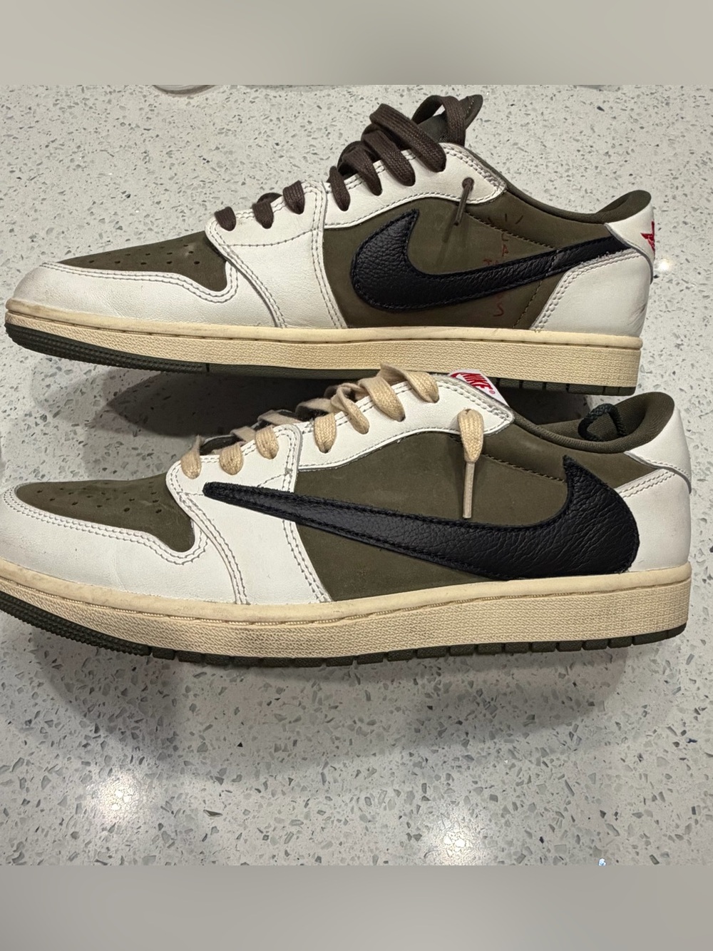 Men’s Nike Air Jordan’s Travis Scott’s Low TopSneakers-Olive Green/White size 11